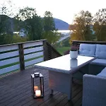 Nordic With Outdoor Jacuzzi And Aurora Borealis View Stornes